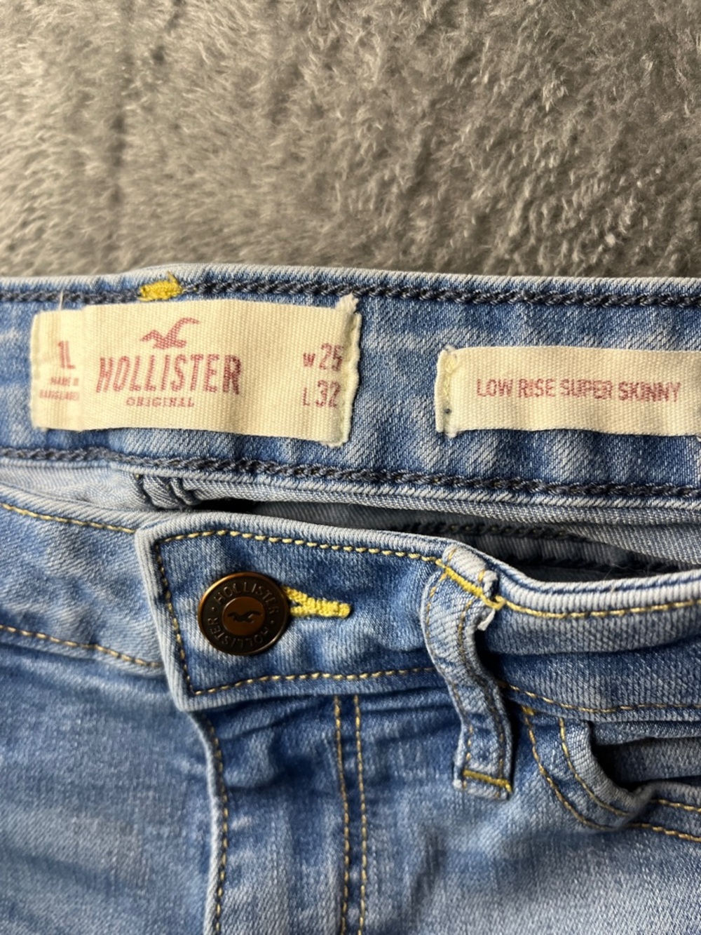 Distressed W25/L32 Petite Hollister Light Blue Women's Slim Jeans - - Picture 3 of 9